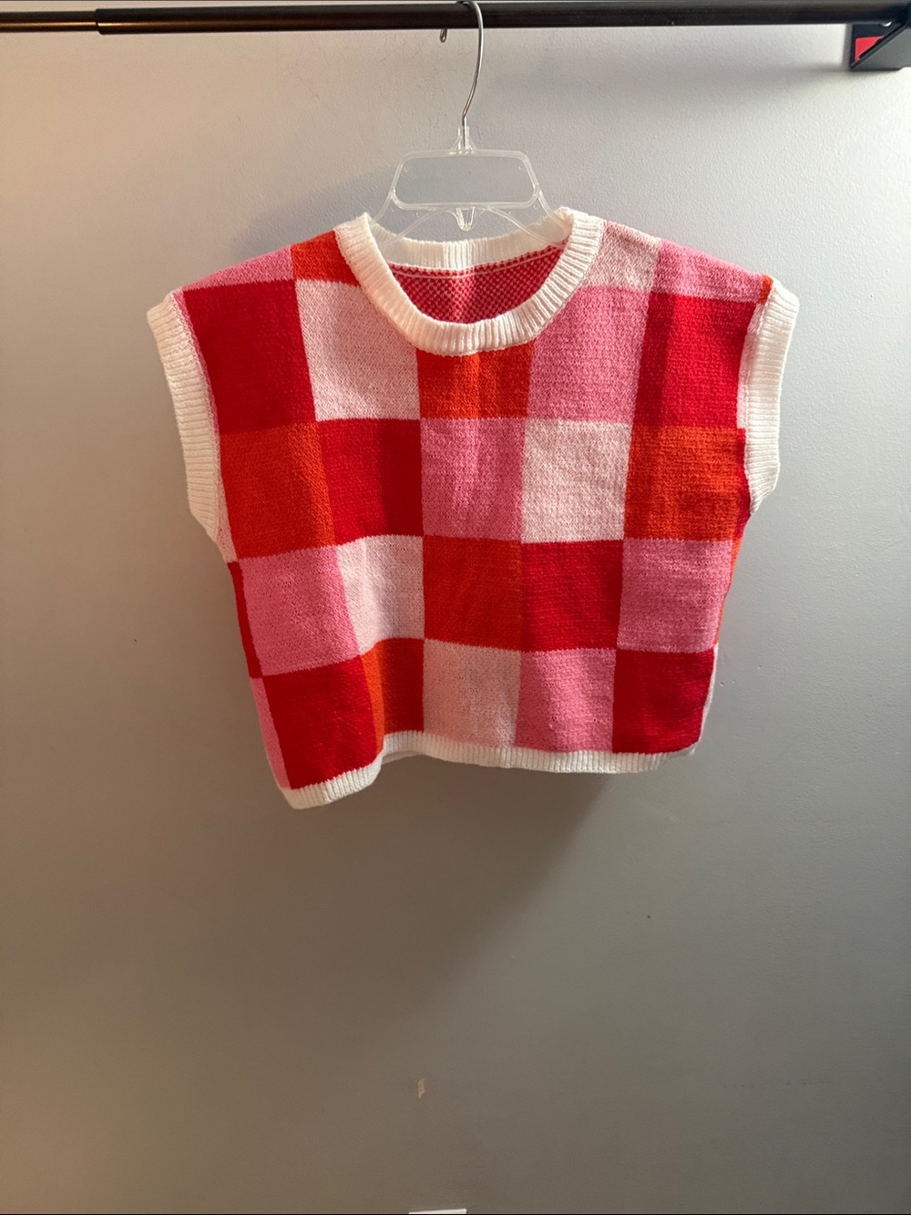 Source Unknown Pink & Red Checker Knit Sleeveless Sweater Tank